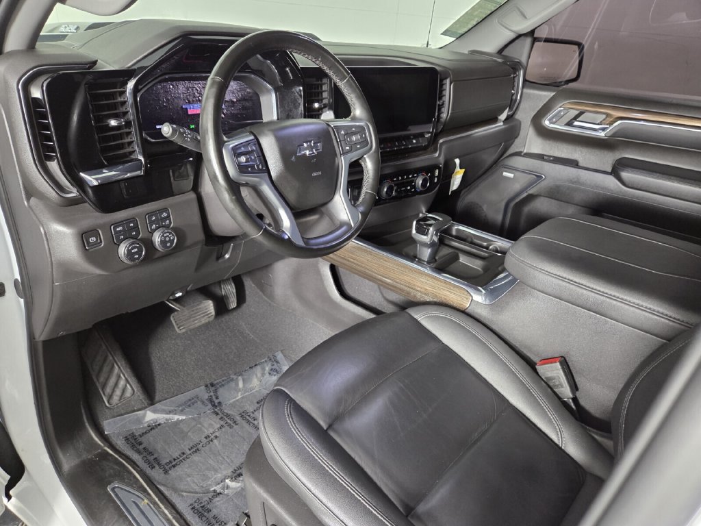 Used 2024 Chevrolet Silverado 1500 LT Trail Boss w/ LT Trail Boss Premium Package AWD/4WD image 15