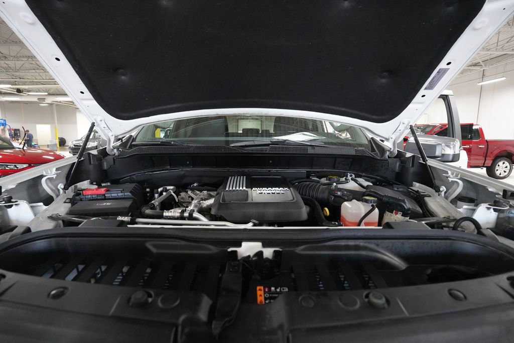 Used 2023 Chevrolet Silverado 1500 LT AWD/4WD image 3