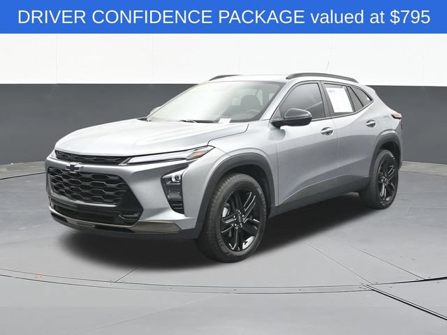 Used 2025 Chevrolet Trax ACTIV w/ Sunroof Package FWD image 3