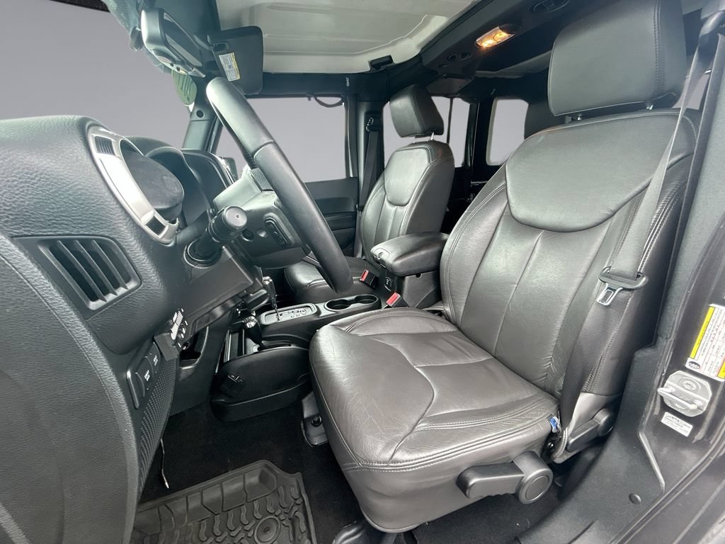 Used 2017 Jeep Wrangler Unlimited Rubicon w/ Cold Weather Group AWD/4WD image 26