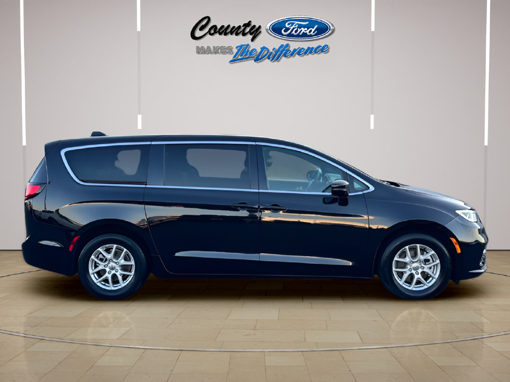 Used 2025 Chrysler Pacifica Select FWD image 8