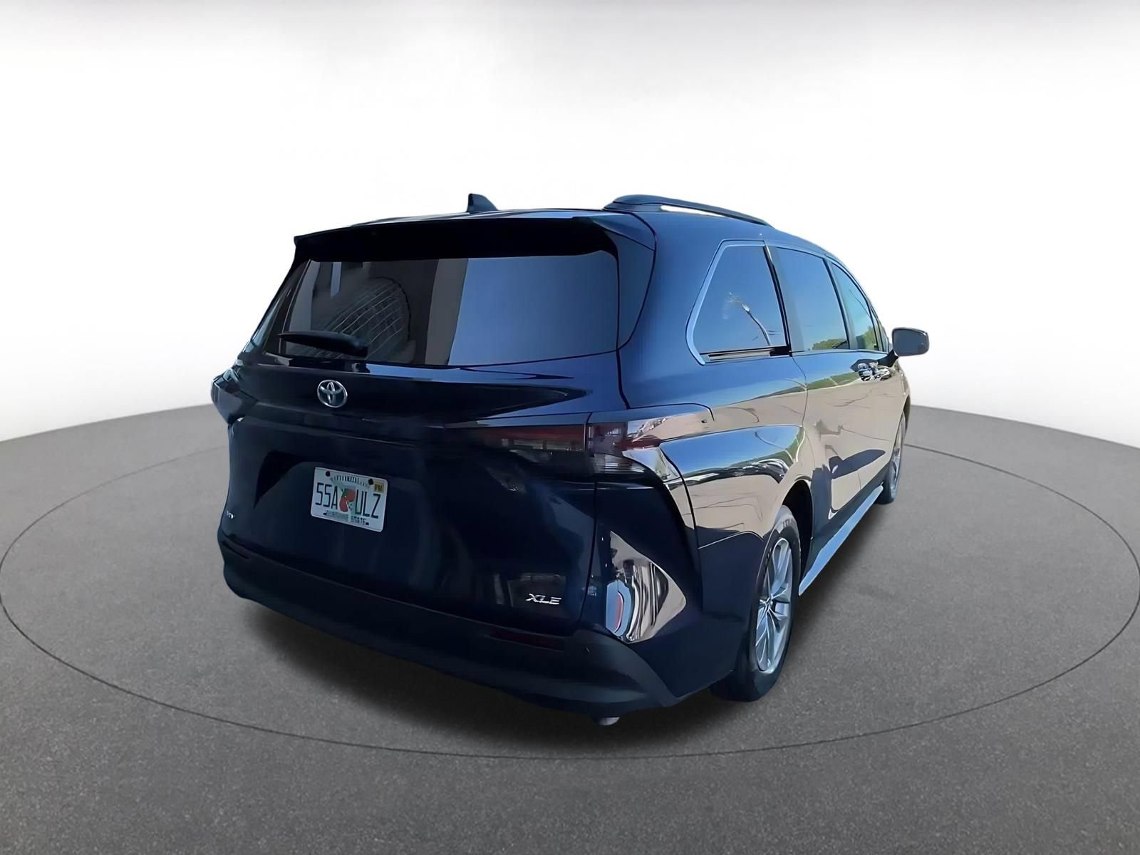 Used 2025 Toyota Sienna XLE FWD image 13