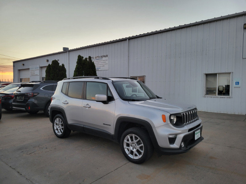 Used 2019 Jeep Renegade Latitude w/ Cold Weather Group AWD/4WD image 10