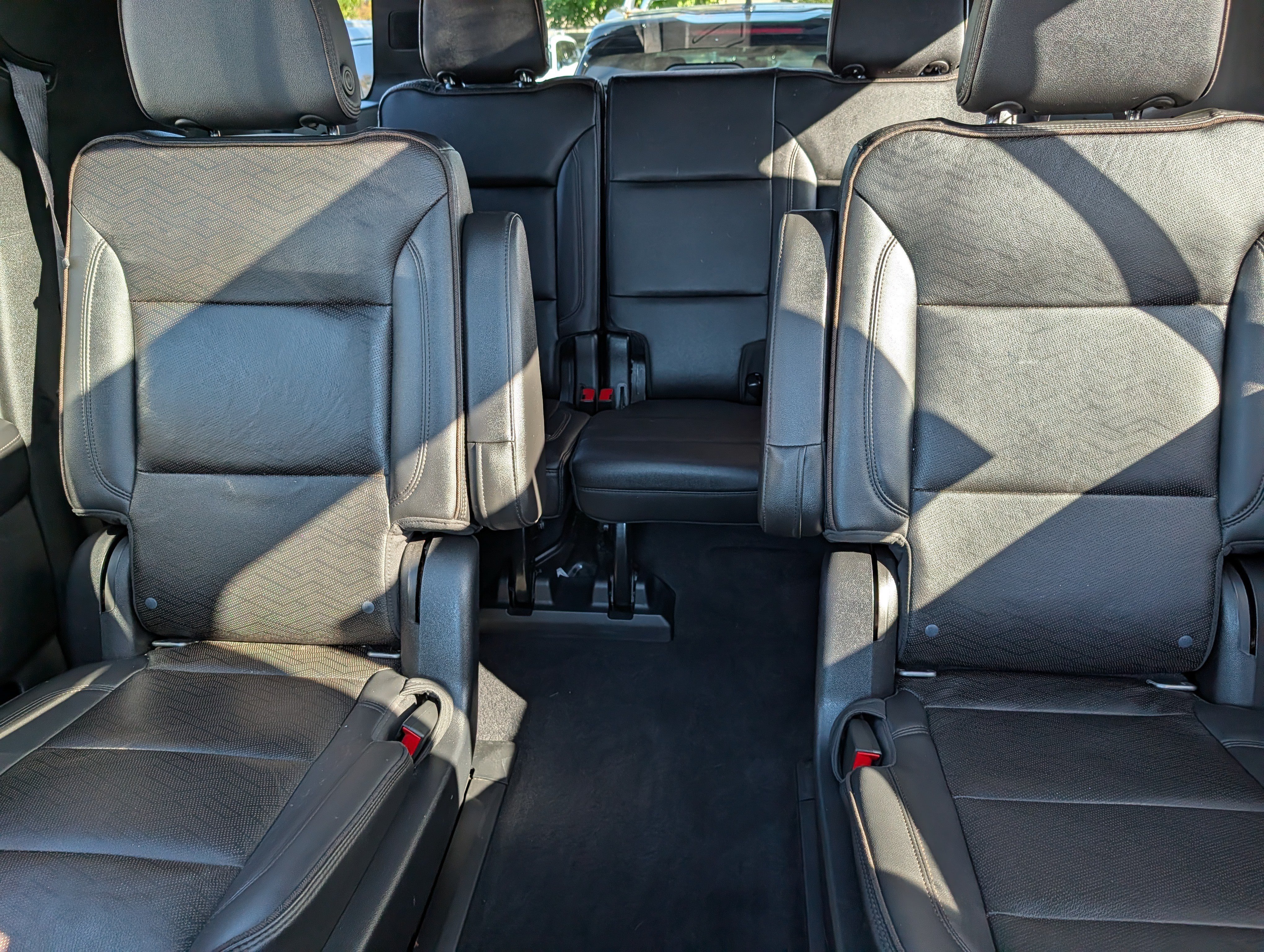 Used 2021 Chevrolet Suburban High Country w/ Premium Package AWD/4WD image 13