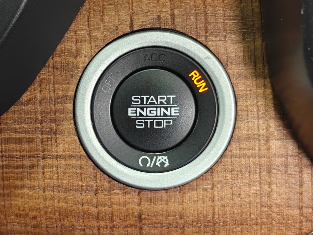 Used 2019 RAM 1500 Laramie Longhorn image 14