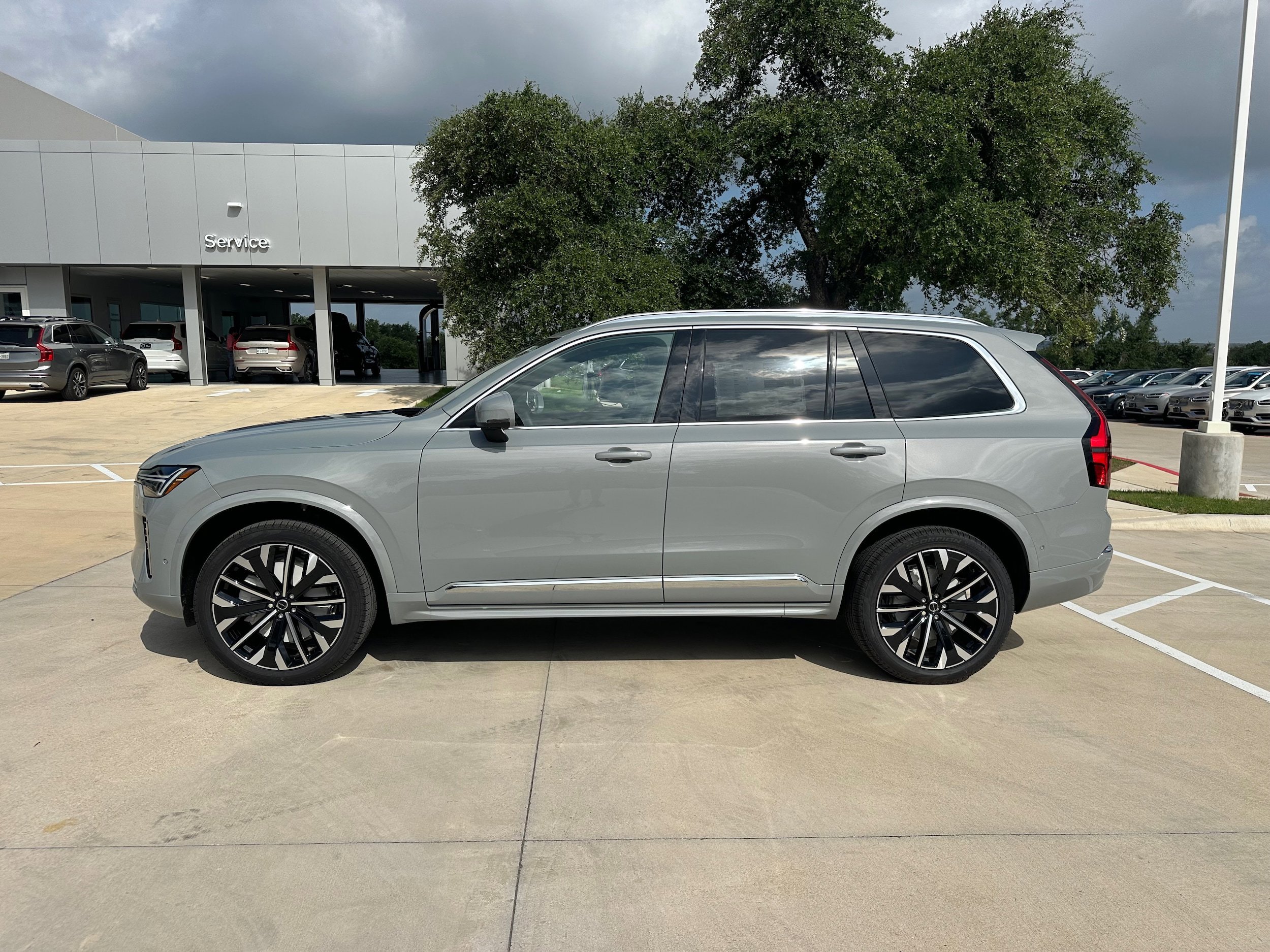 Used 2026 Volvo XC90 B6 Plus w/ Protection Package Premier AWD/4WD image 3