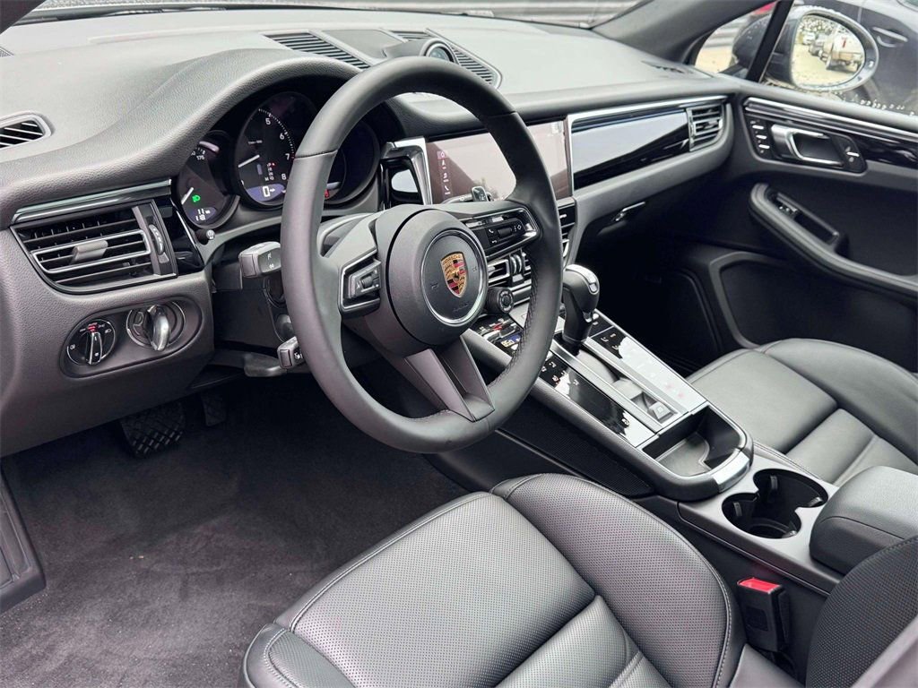 New 2026 Porsche Macan image 4