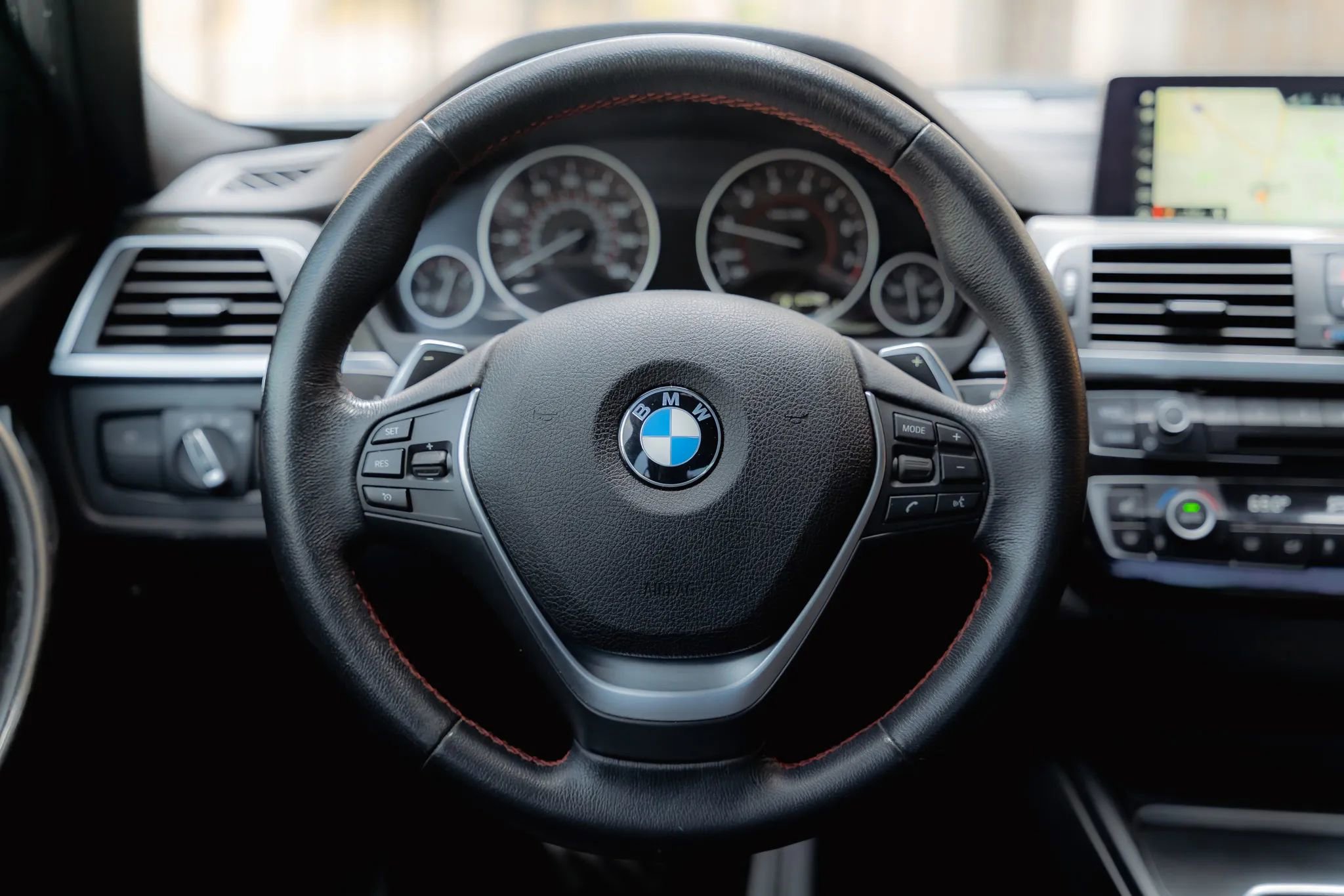 Used 2018 BMW 330e 330e iPerformance Sedan 4D image 41