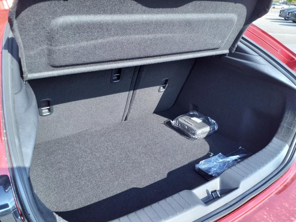 New 2024 MAZDA MAZDA3 Hatchback w/Premium Plus Pkg image 14