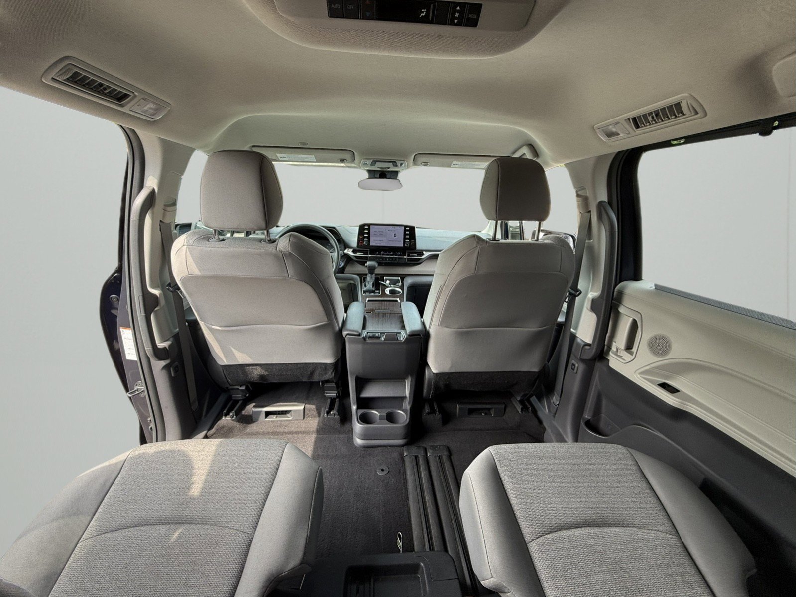 Used 2022 Toyota Sienna LE image 22