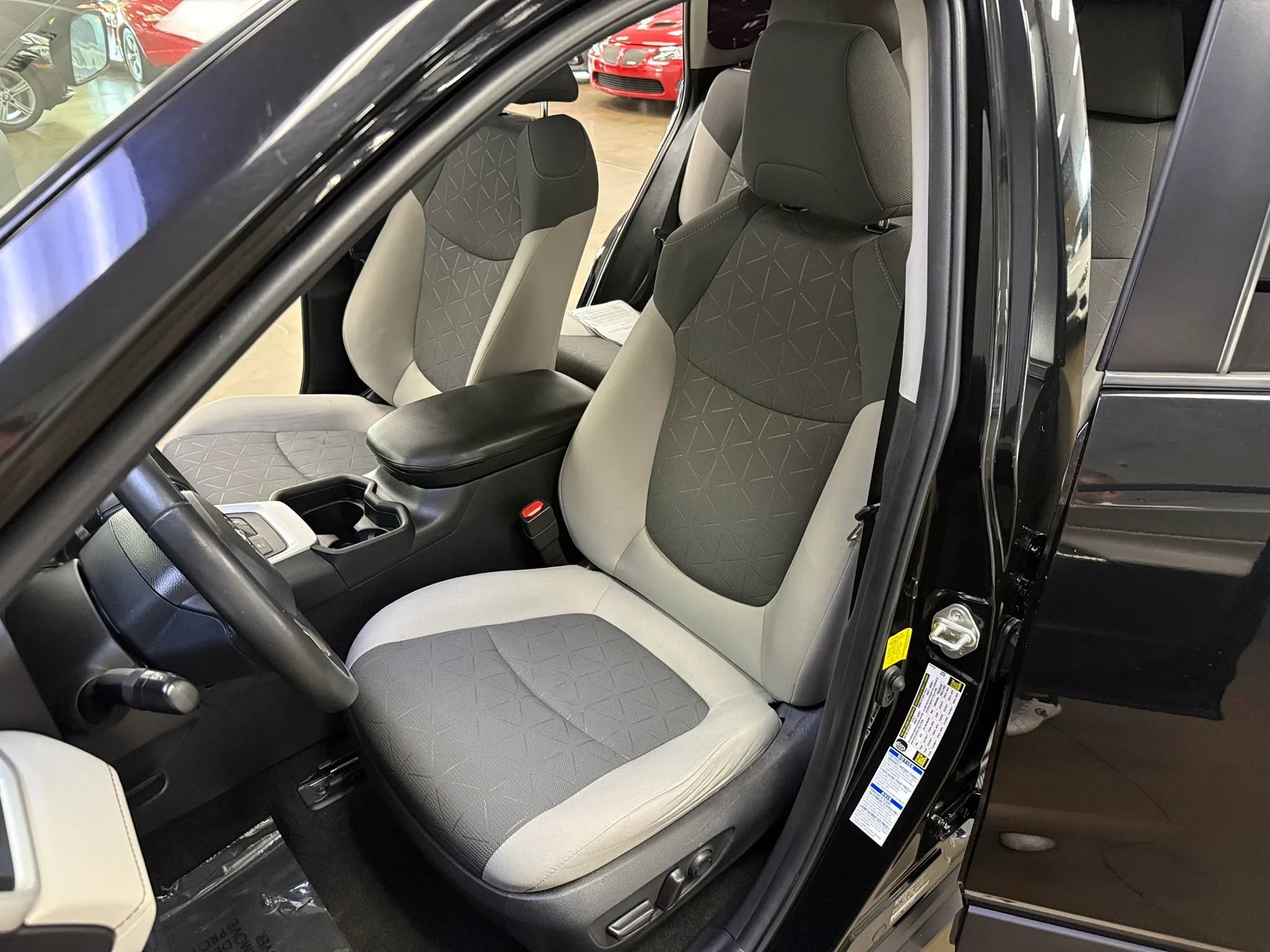 Used 2019 Toyota RAV4 XLE AWD/4WD image 13