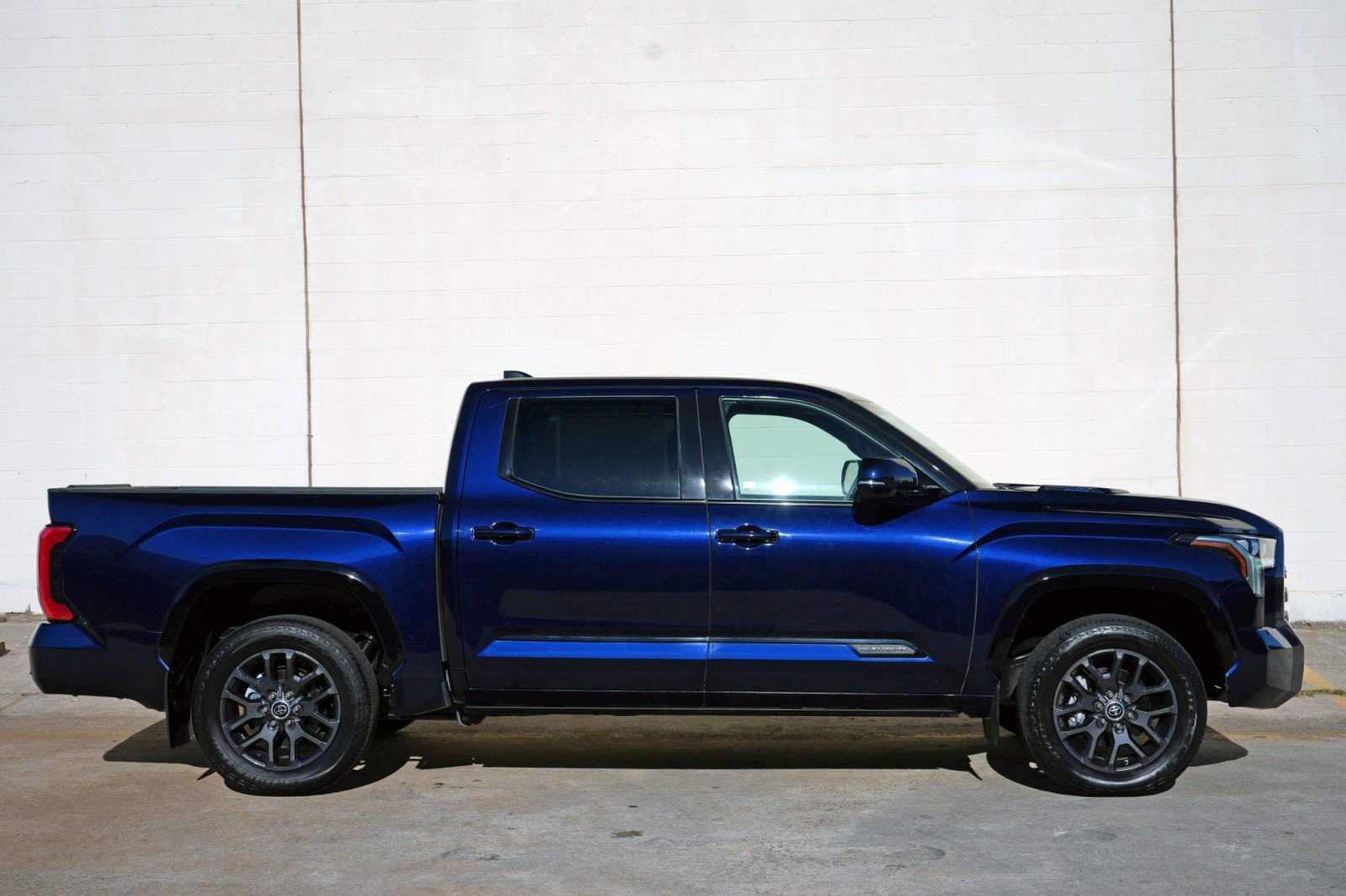 Used 2023 Toyota Tundra Platinum w/ Advanced Package AWD/4WD image 59