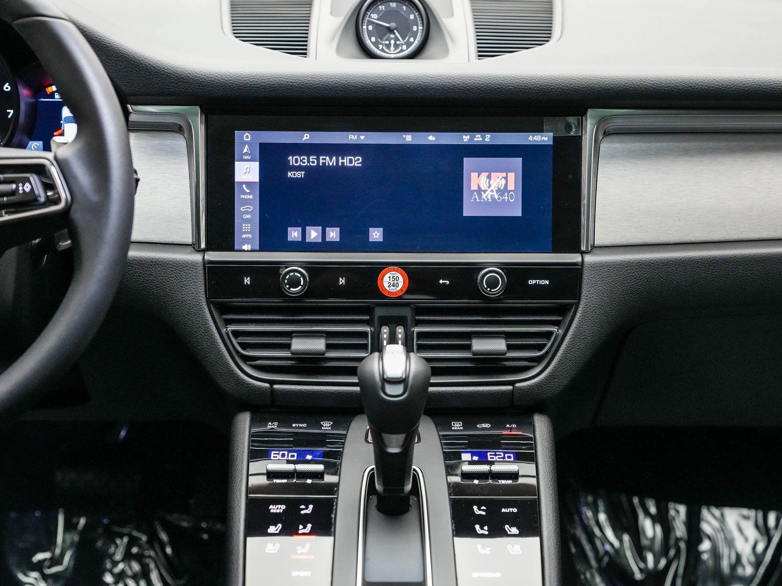 Certified 2025 Porsche Macan image 16