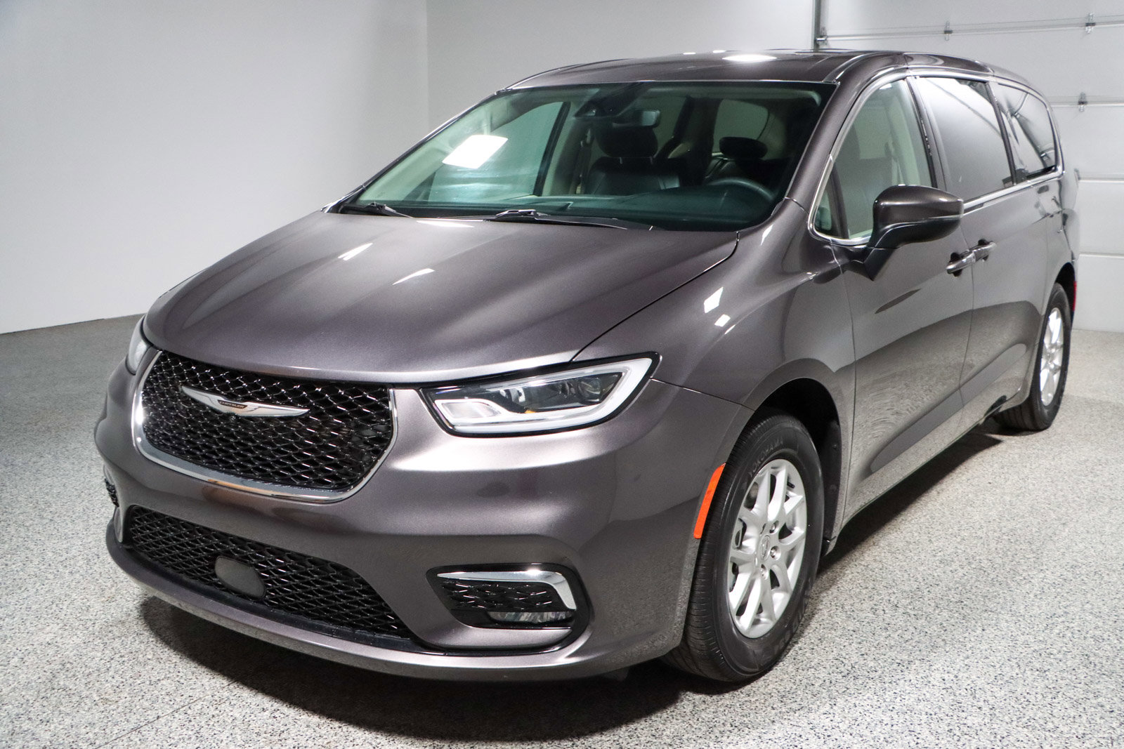 Used 2023 Chrysler Pacifica Touring-L image 32