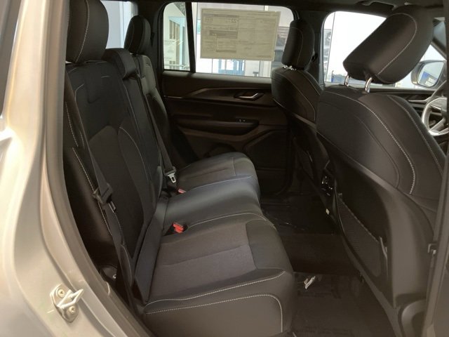 Used 2025 Jeep Grand Cherokee Laredo X w/ Luxury Tech Group I image 13