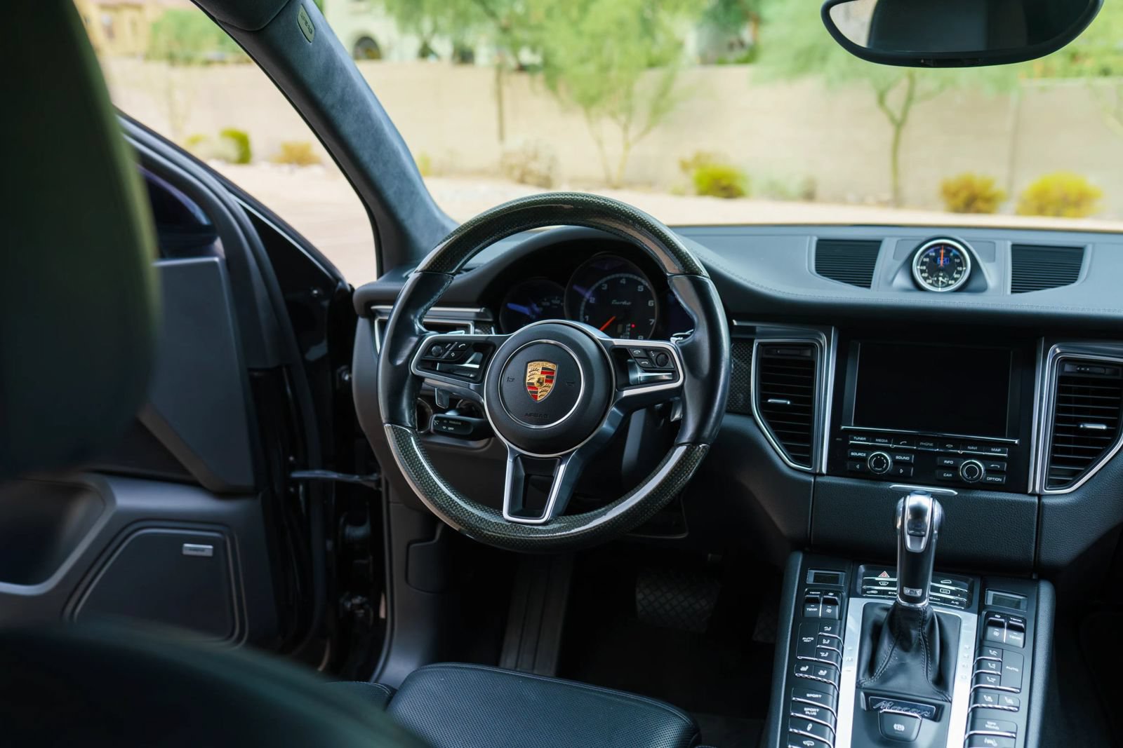Used 2015 Porsche Macan Turbo AWD/4WD image 12