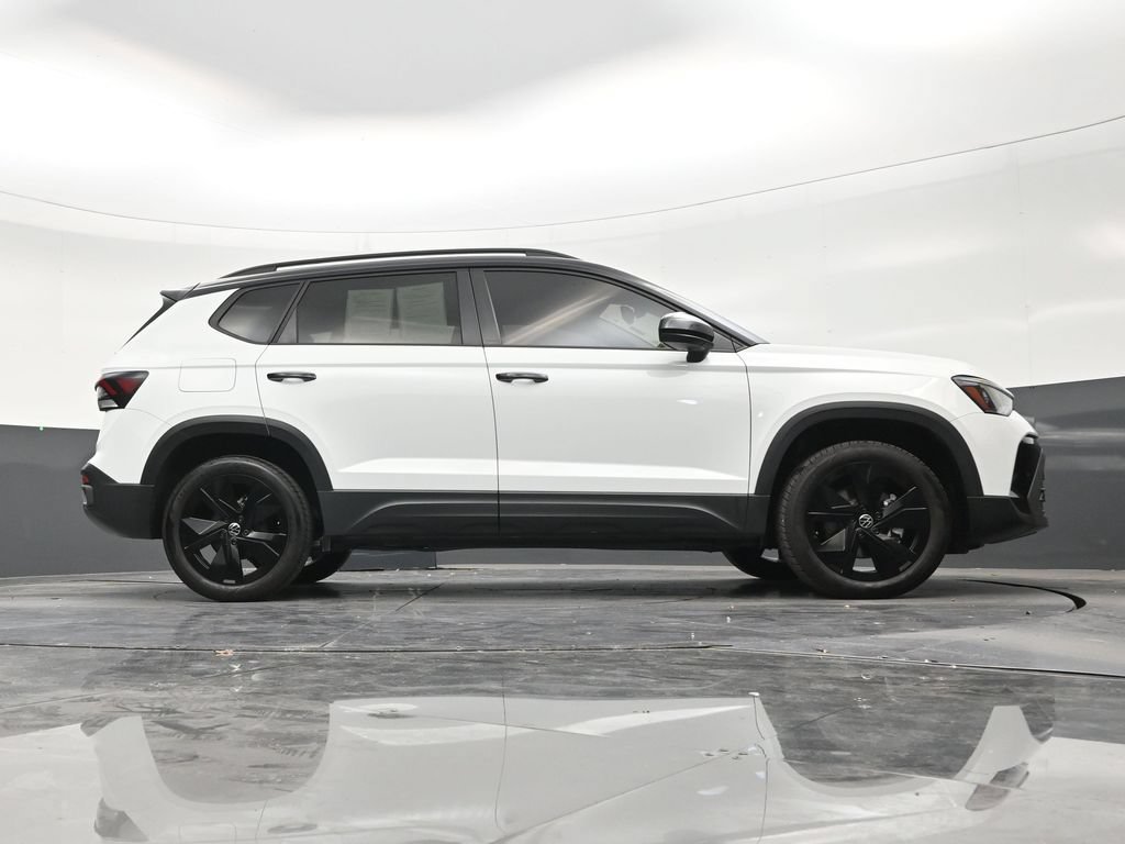 Used 2025 Volkswagen Taos SE FWD image 25
