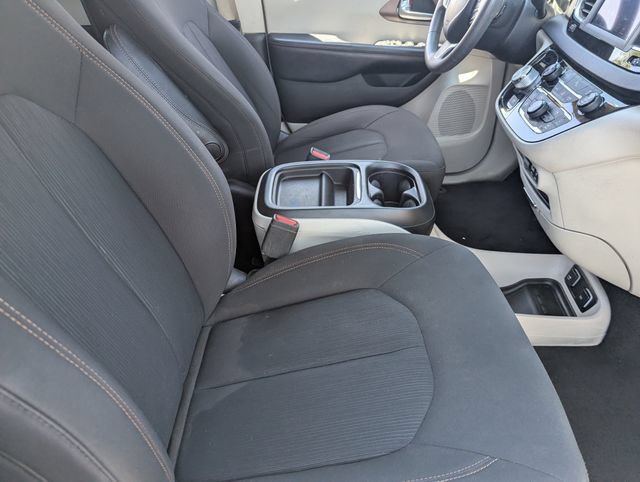 Used 2018 Chrysler Pacifica Touring Plus w/ Tire & Wheel Group FWD image 10