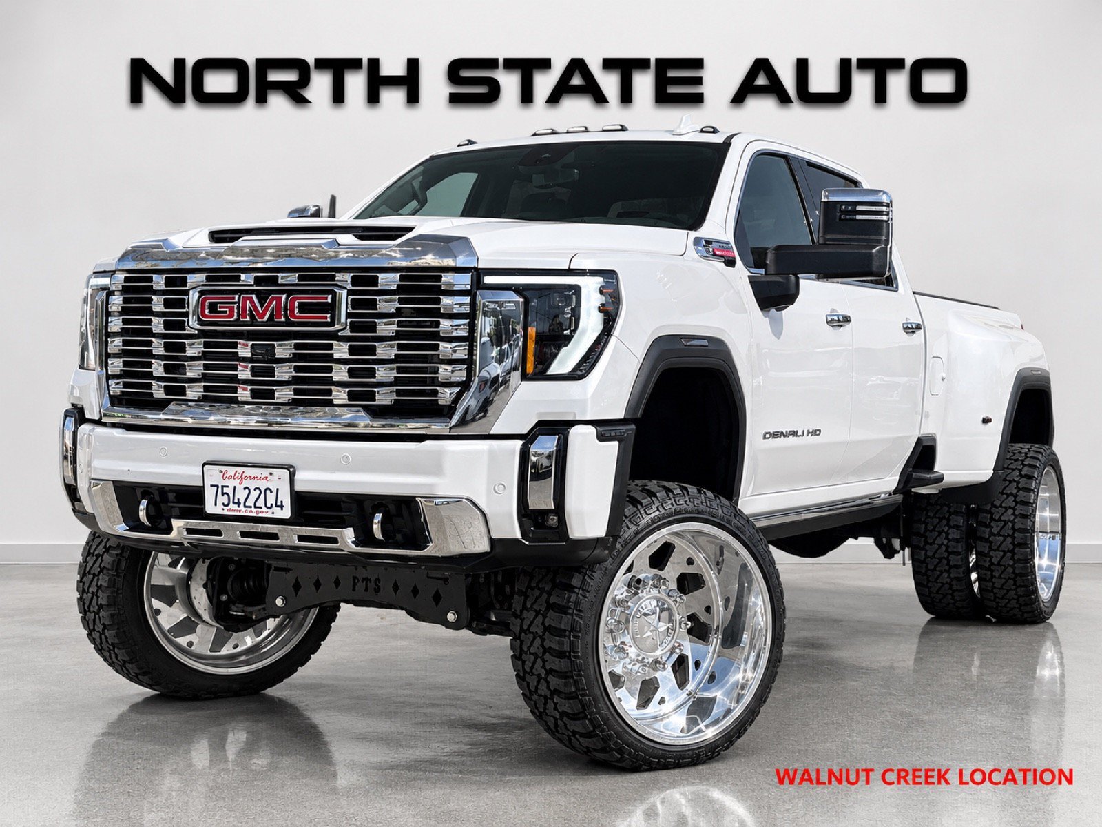 Used 2024 GMC Sierra 3500 Denali w/ Denali Reserve Package AWD/4WD image 1