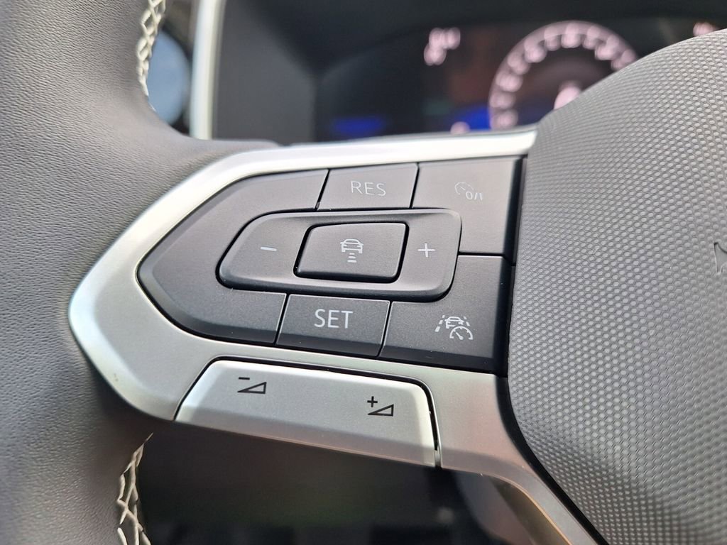 New 2025 Volkswagen Taos SE image 12