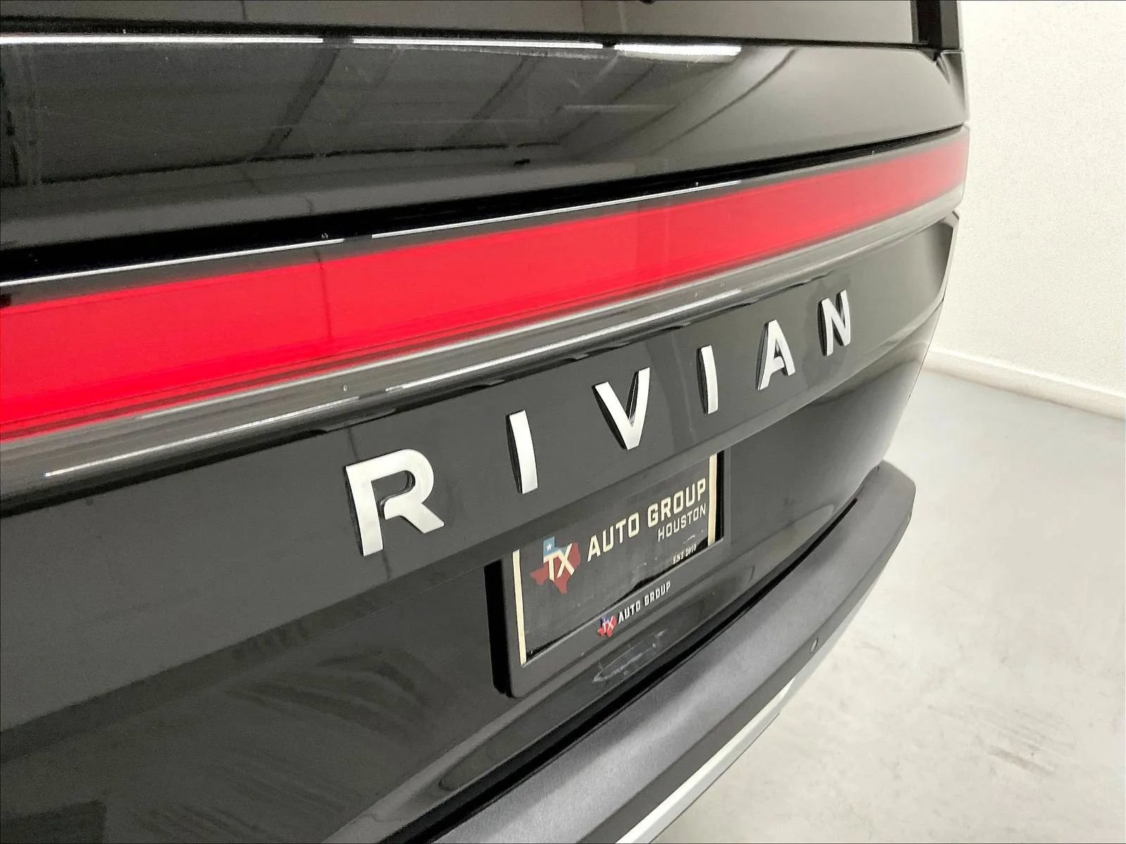 Used 2023 Rivian R1S Adventure Quad AWD/4WD image 32
