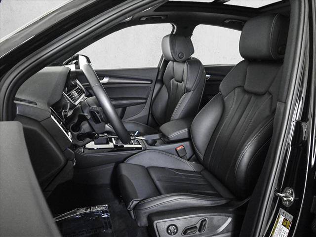 Certified 2025 Audi Q5 2.0T Premium Plus w/ Premium Plus Package AWD/4WD image 17
