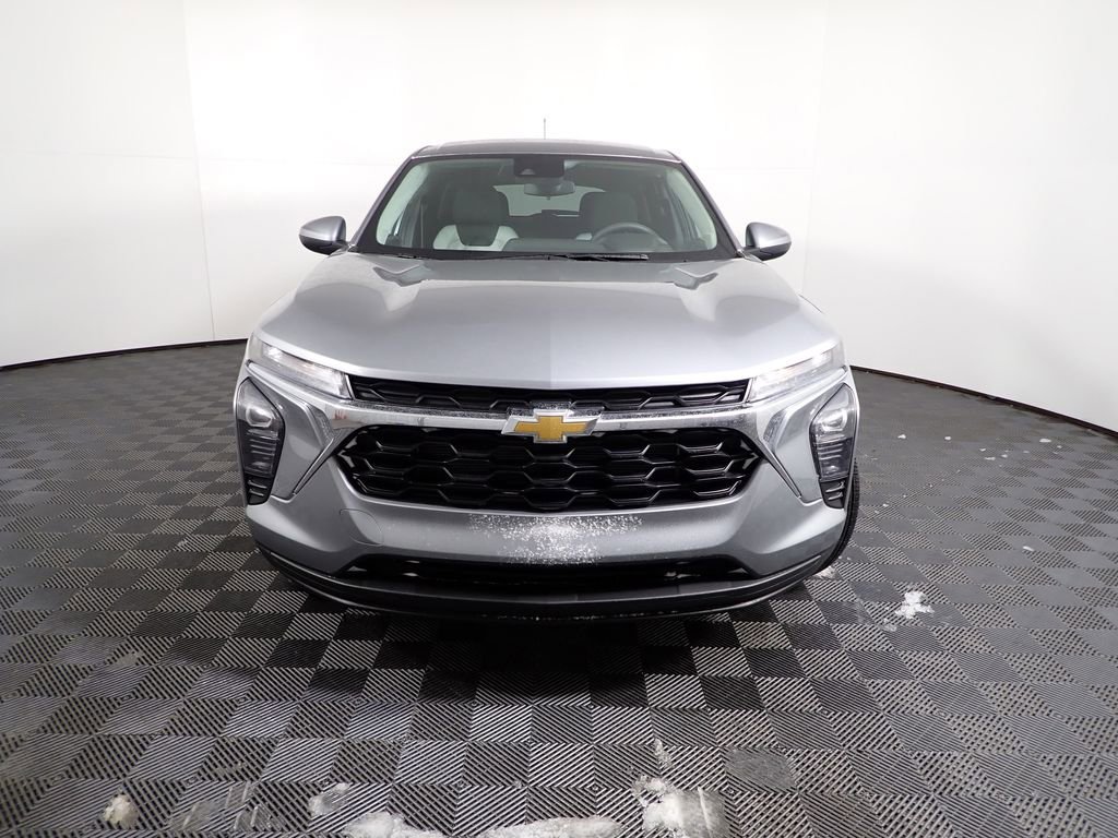 New 2026 Chevrolet Trax LS w/ LS Convenience Package FWD image 5