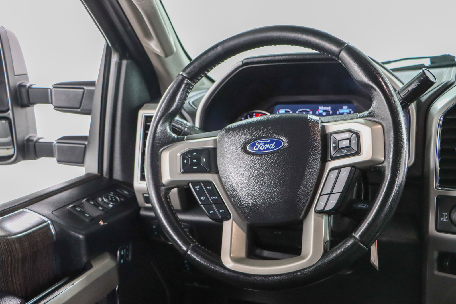 Used 2021 Ford F250 Lariat w/ Lariat Value Package AWD/4WD image 13