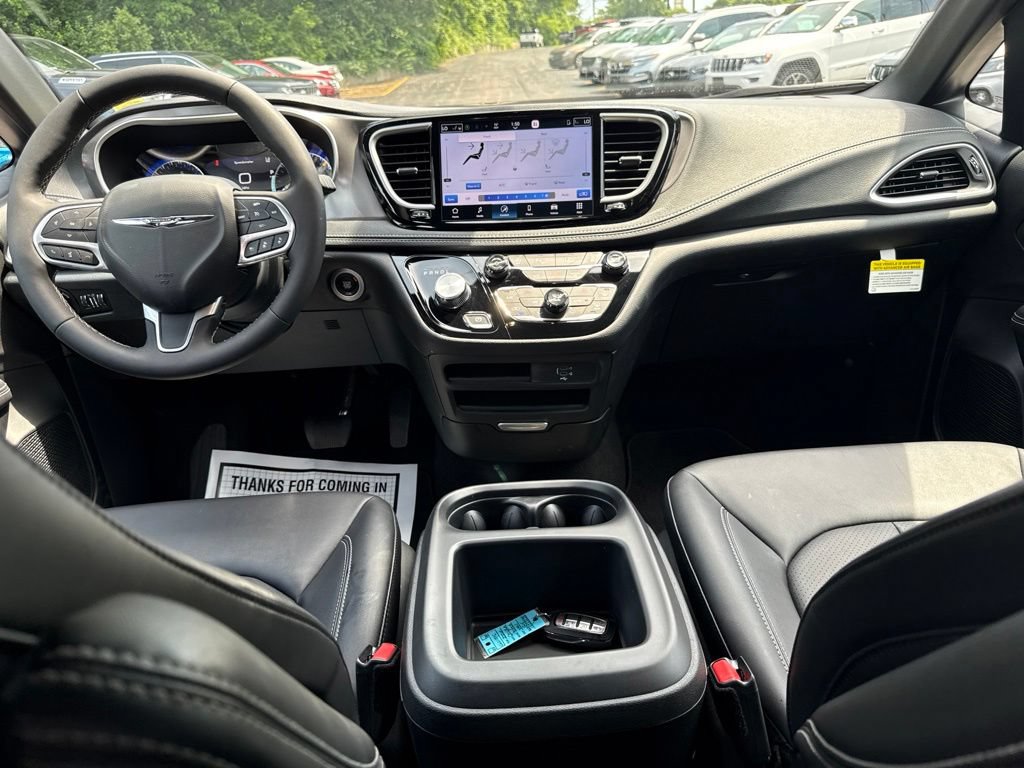 New 2026 Chrysler Pacifica Select AWD/4WD image 19