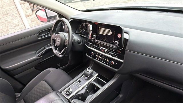 Used 2024 Nissan Pathfinder SV image 9