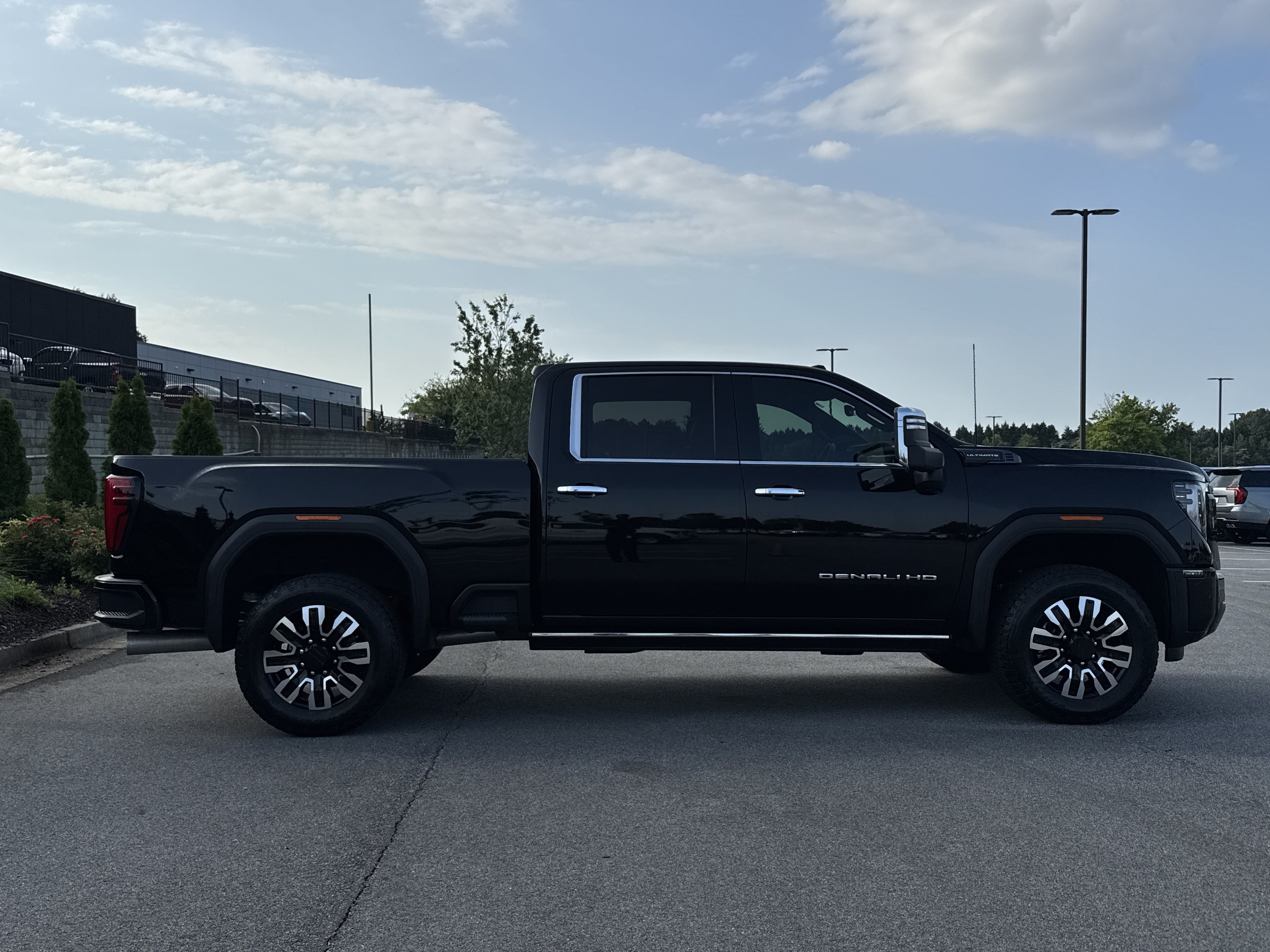 Used 2025 GMC Sierra 2500 Denali Ultimate AWD/4WD image 11