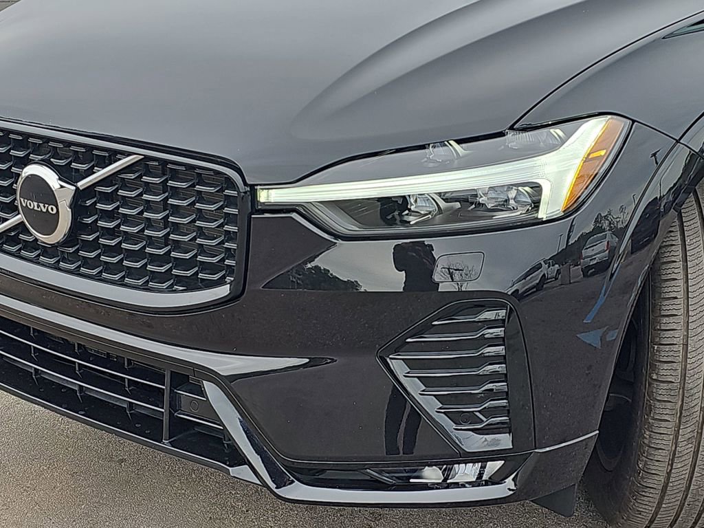 Used 2025 Volvo XC60 B5 Core image 35