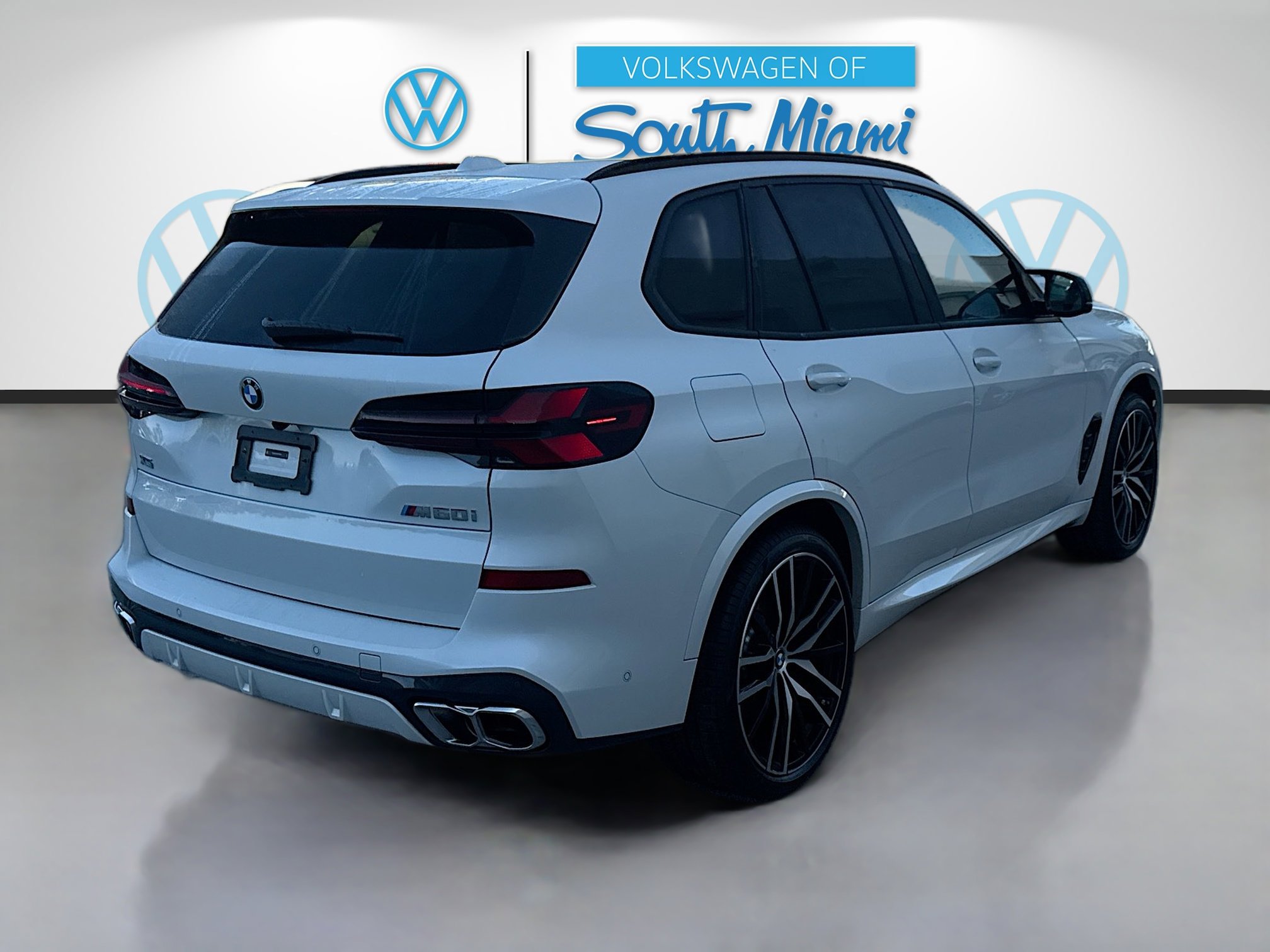 Used 2025 BMW X5 M60i w/ Climate Comfort Package image 7