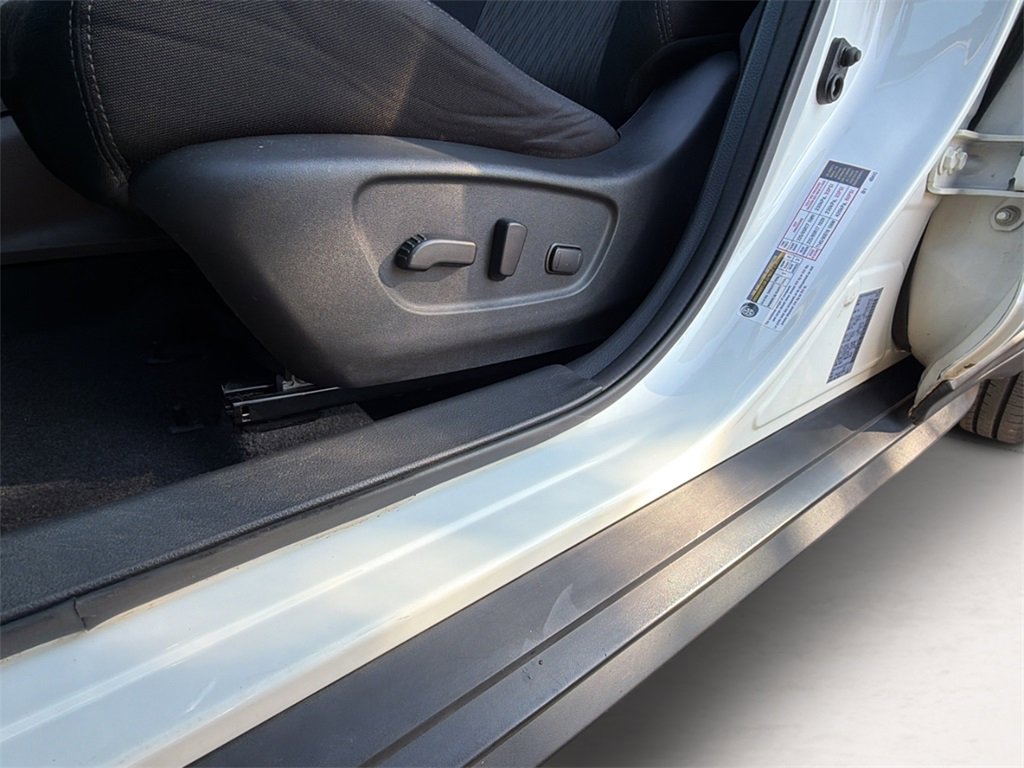 Used 2017 Nissan Rogue SV image 5