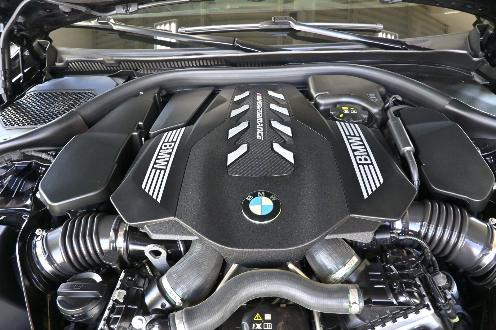 Used 2023 BMW M550i xDrive w/ Executive Package image 28