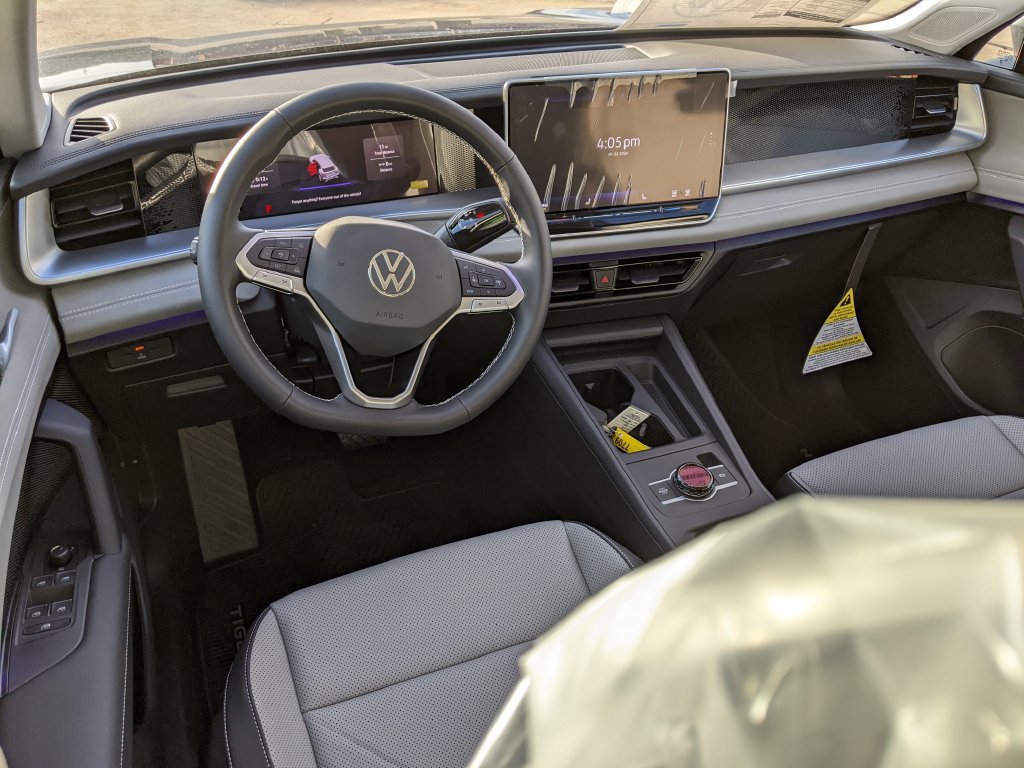 New 2026 Volkswagen Tiguan SE AWD/4WD image 12