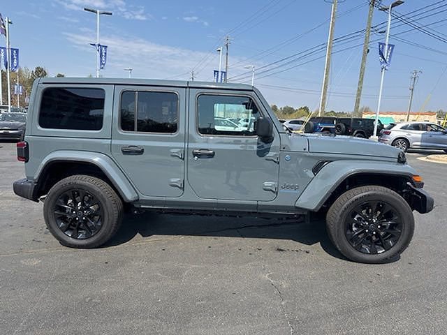 Used 2025 Jeep Wrangler Unlimited Sahara w/ Safety Group image 6