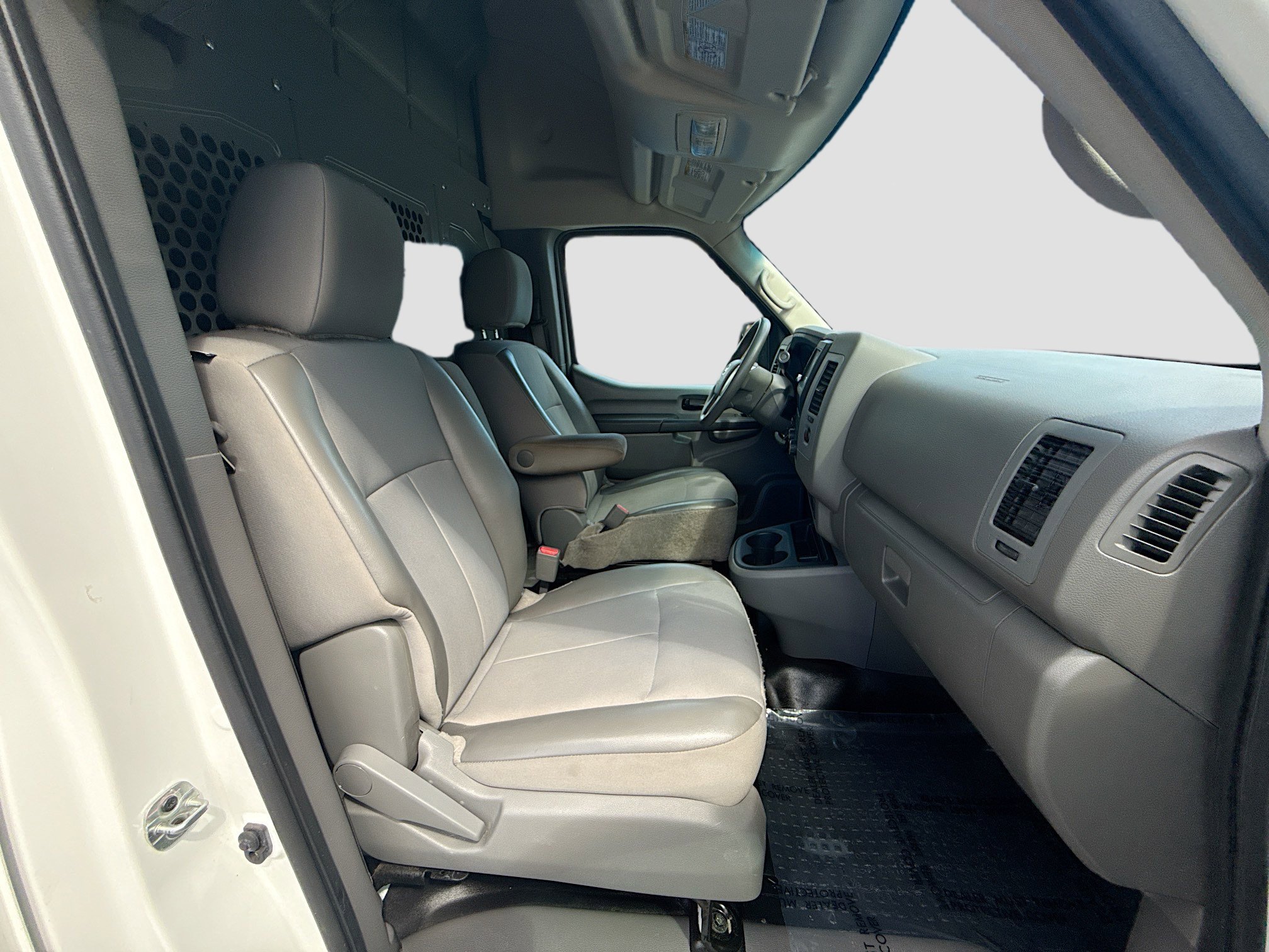 Used 2021 Nissan NV 2500 S image 24
