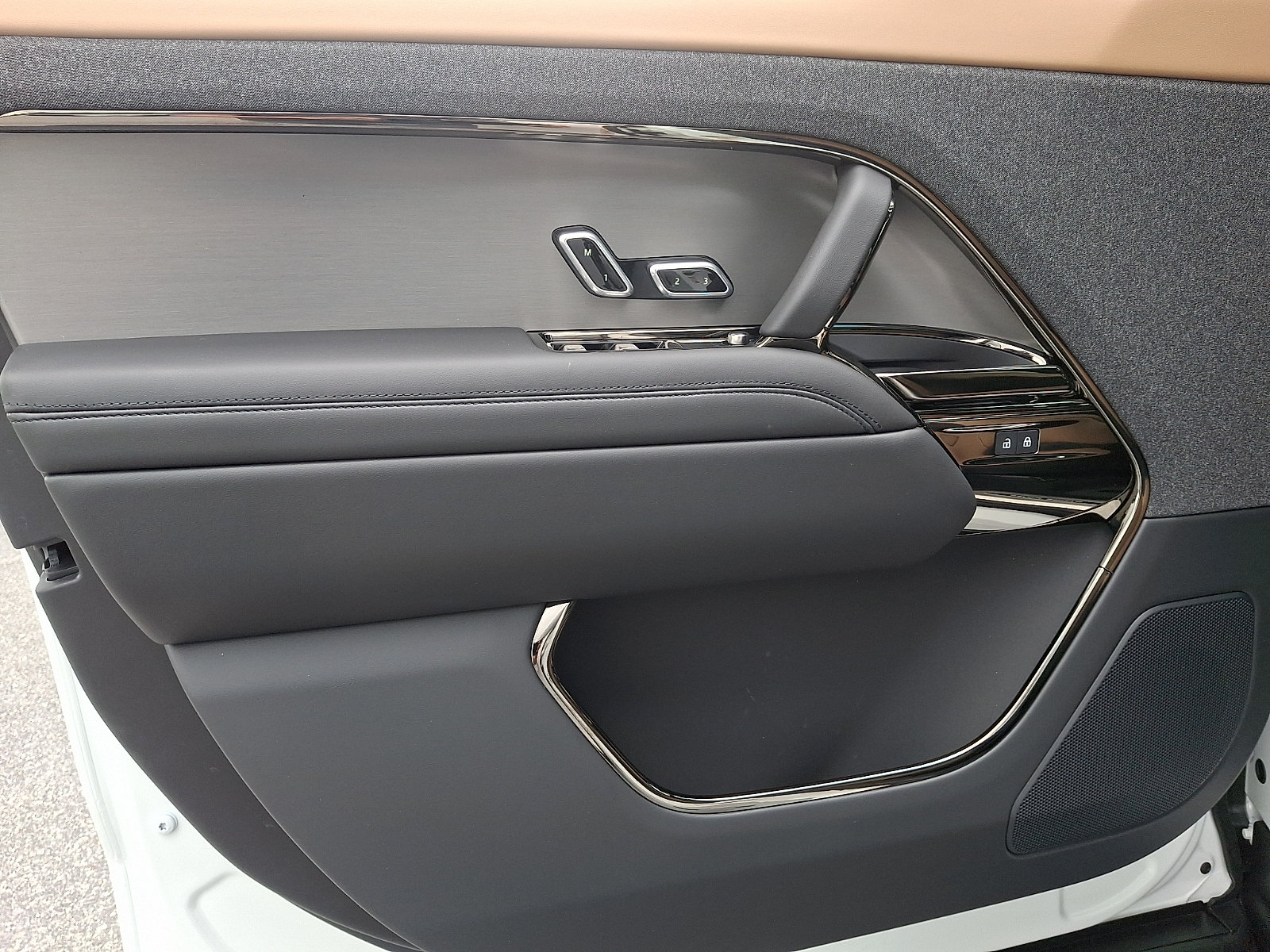 New 2026 Land Rover Range Rover Sport Dynamic SE AWD/4WD image 9