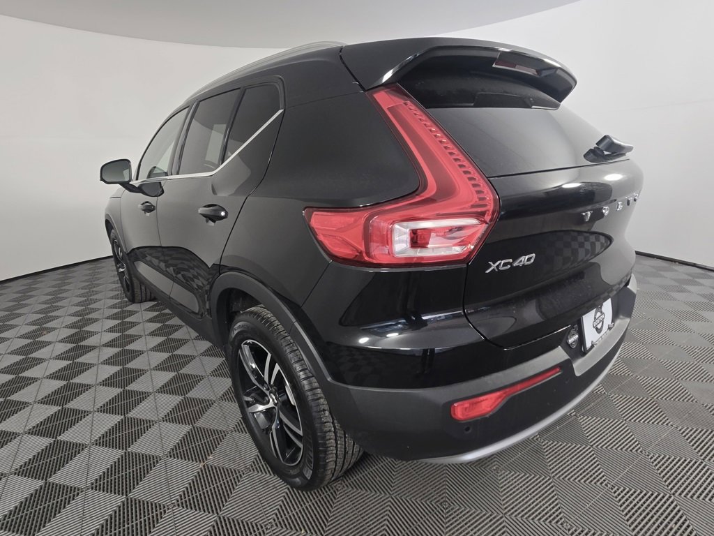Certified 2025 Volvo XC40 B5 Core image 9