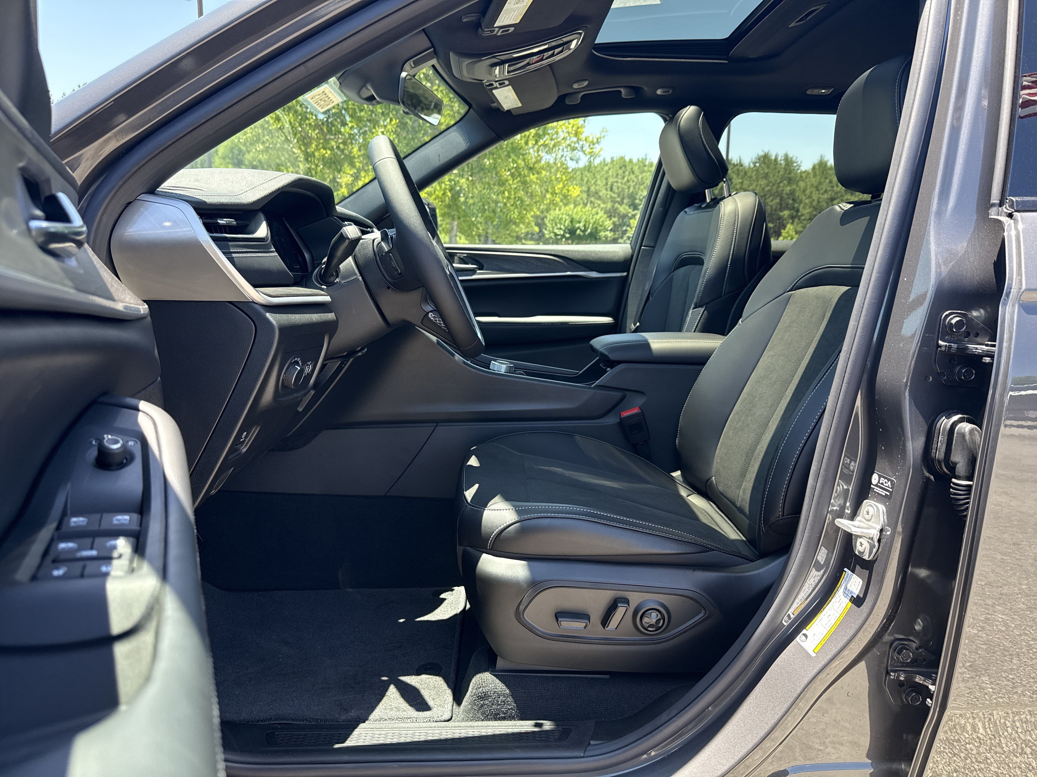 New 2026 Jeep Grand Cherokee Altitude RWD image 9