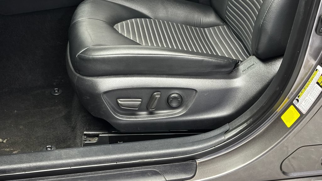 Used 2024 Toyota Camry SE FWD image 11