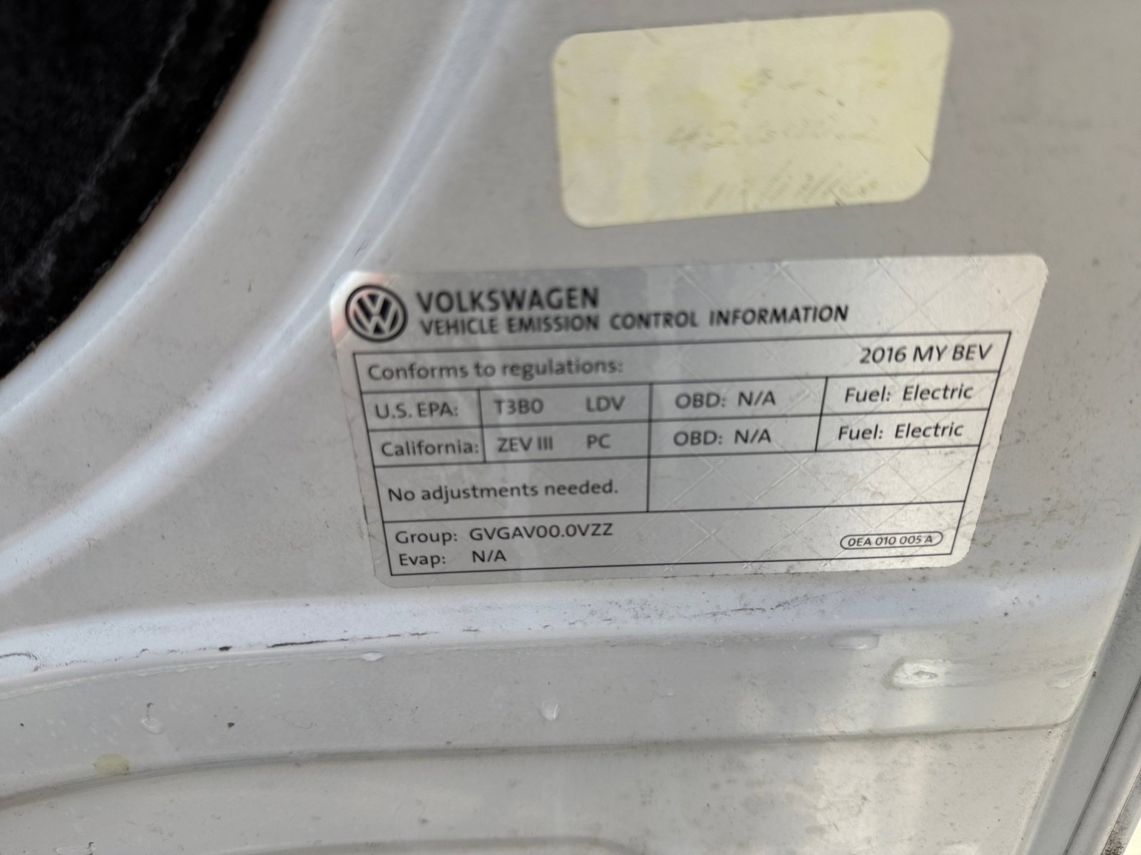 Used 2016 Volkswagen e-Golf SE w/ DC Fast Charging Package image 23