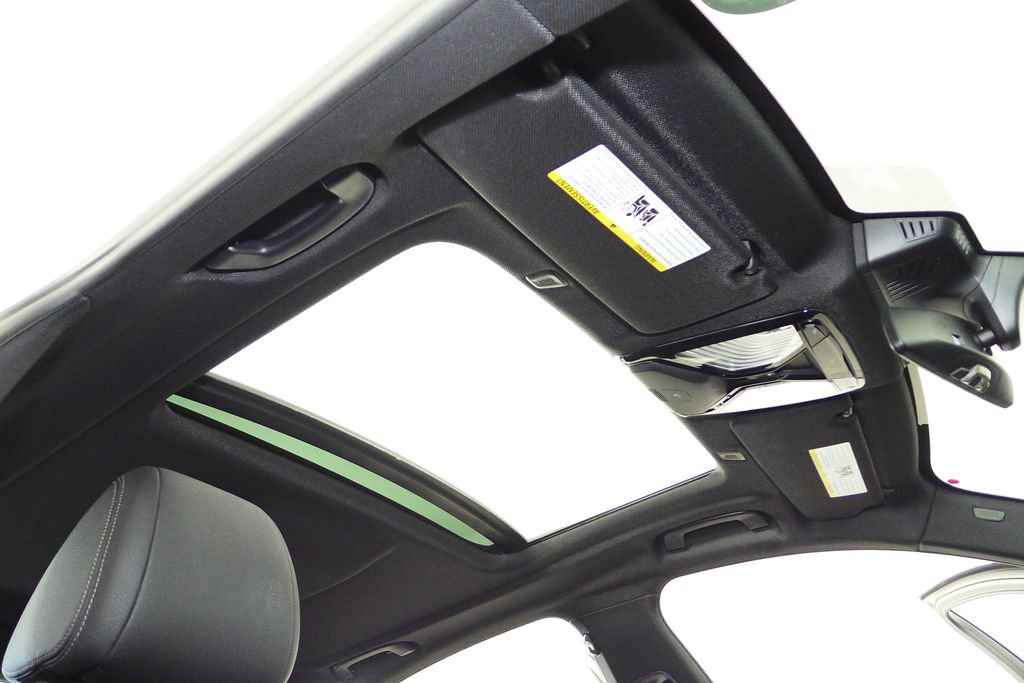 Used 2019 BMW 530e 530e iPerformance w/ M Sport Package image 18