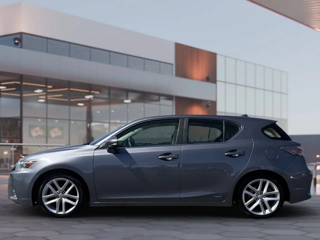 Used 2015 Lexus CT 200h w/ Navigation Package FWD image 5