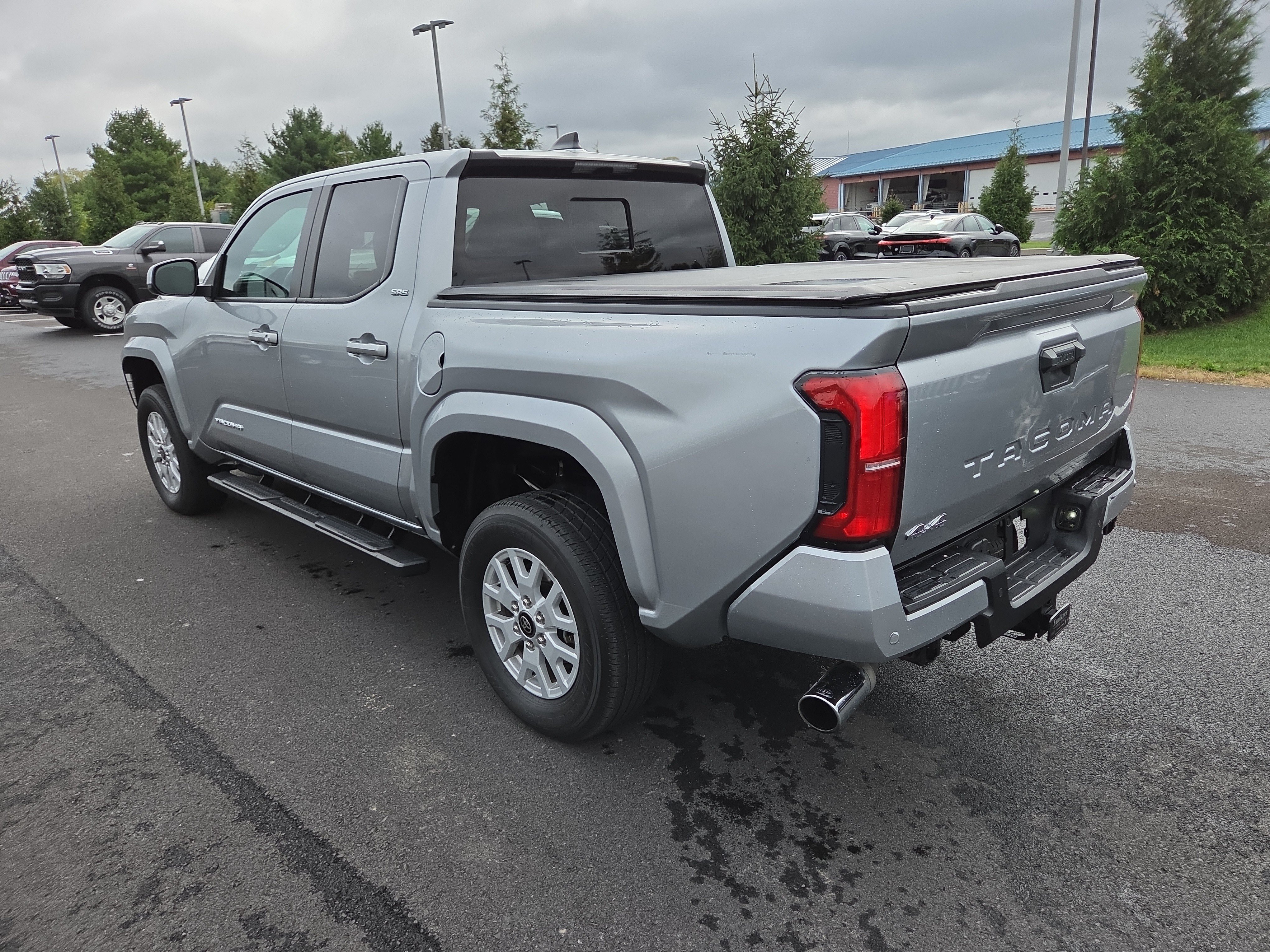 Used 2024 Toyota Tacoma SR5 AWD/4WD image 14