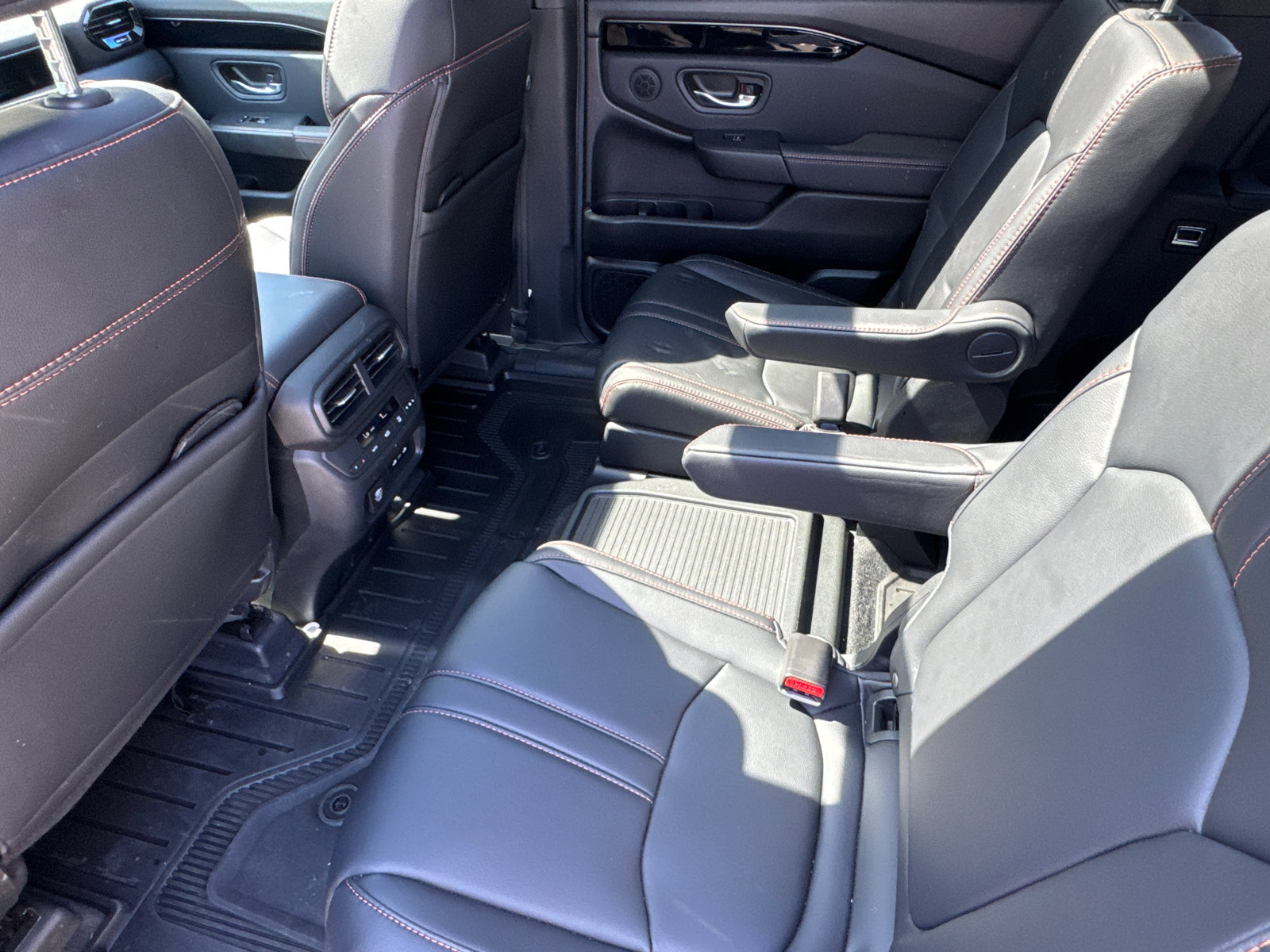 Used 2025 Honda Pilot TrailSport image 26