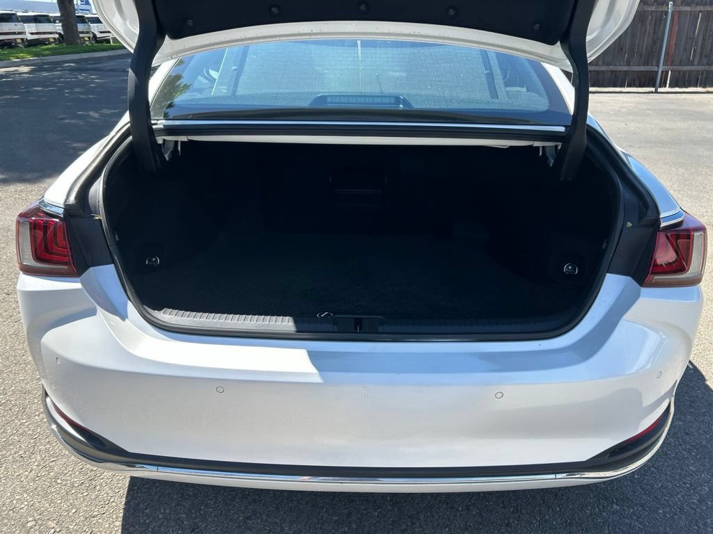 Used 2024 Lexus ES 300h w/ Accessory Package (Z1) FWD image 10