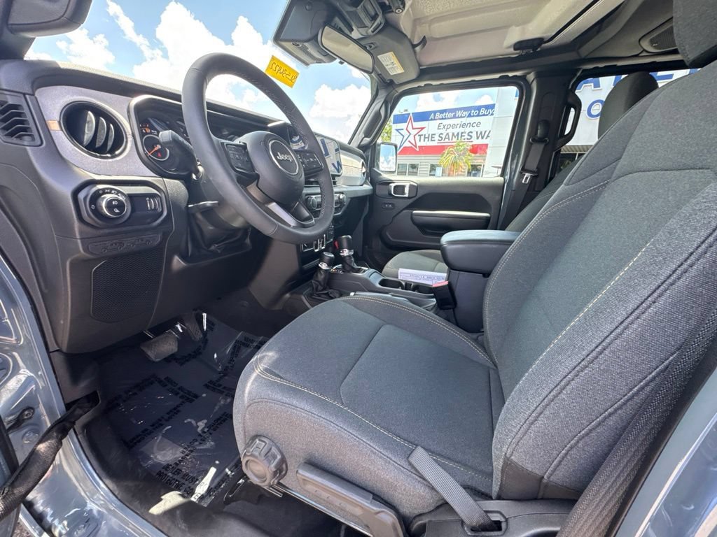 Used 2025 Jeep Gladiator Sport AWD/4WD image 13