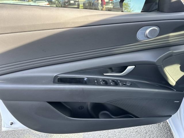 Used 2025 Hyundai Elantra Limited image 17